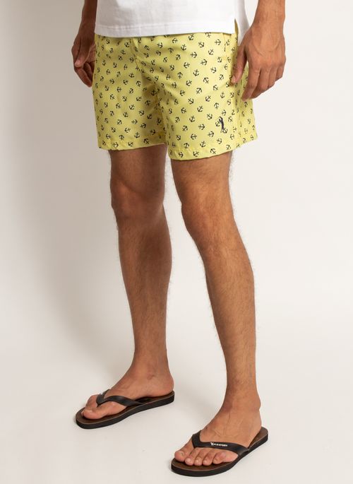 Short masculino estampado é peça fundamental no Verão 2021